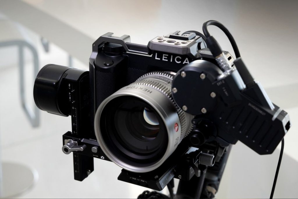 Leica SL3-P w klatce operatorskiej do filmowania.