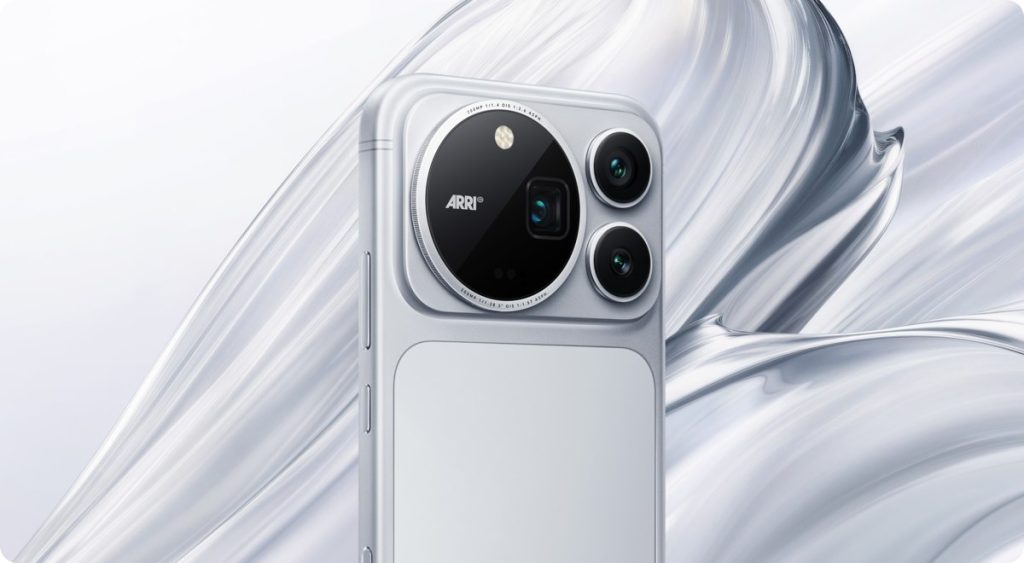 Honor Magic9 Pro Max w kolorze srebrnym – wyspa aparatów z logo ARRI