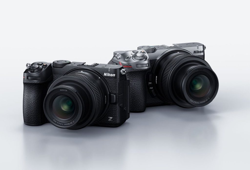 Nikon Z5IIC w wersji czarnej i srebrno-czarnej.