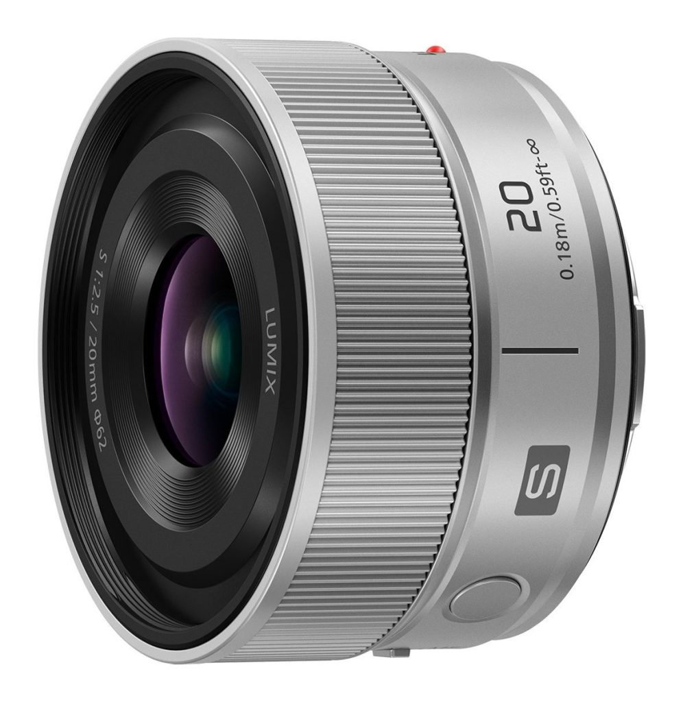 Lumix S 20 mm f/2.5 w wersji srebrnej.
