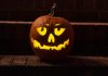 Jak fotografować dynie na Halloween – niebieska godzina, świeczka w środku i ekspozycja, żeby oczy nie wyszły białe