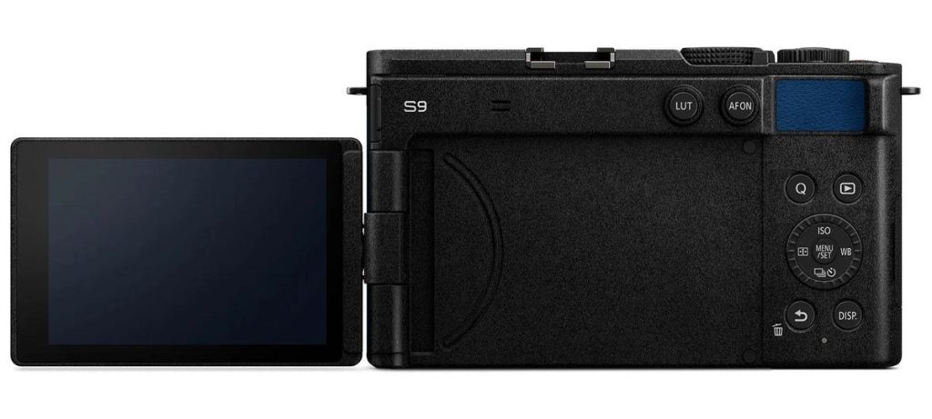 Panasonic Lumix S9 – tył aparatu z odchylanym ekranem