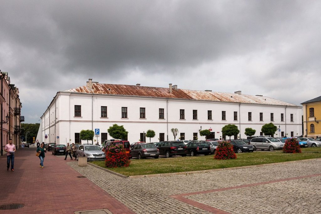 Gmach dawnej Akademii Zamojskiej przy ulicy Akademickiej w Zamościu